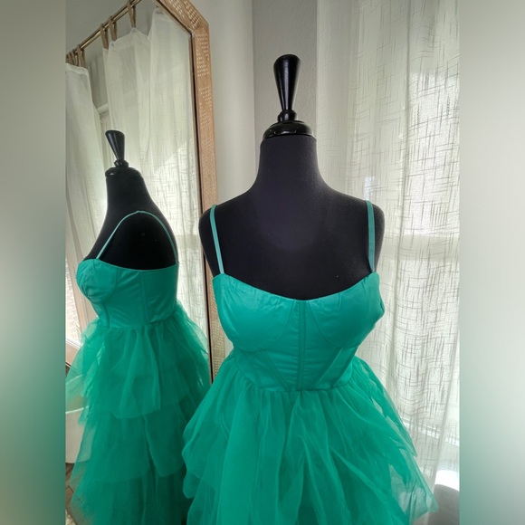 NWOT Lulus Kelly Green Gown Size Small - Picture 5 of 7